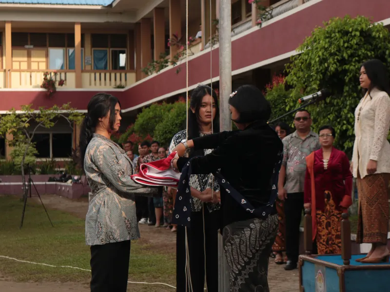 Perayaan Hari Kartini di SMA PL Santo Yohanes
