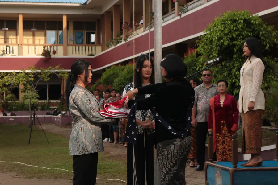Perayaan Hari Kartini di SMA PL Santo Yohanes